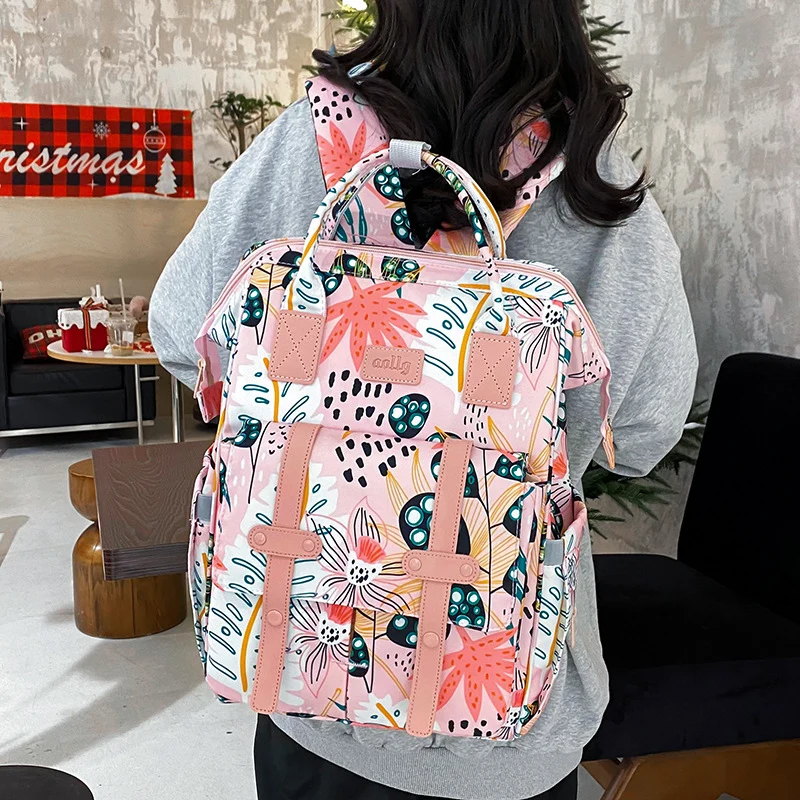 Vielseitiger charakterbezogener Baby-Pflege-Rucksack Karnz