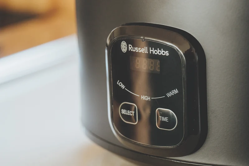 Russell Hobbs 6 Litre Searing Slow Cooker Matte Black