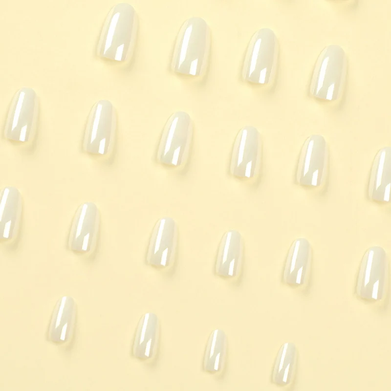 Luxus Acryl-Nägel mit metallischem Glanz Karnz