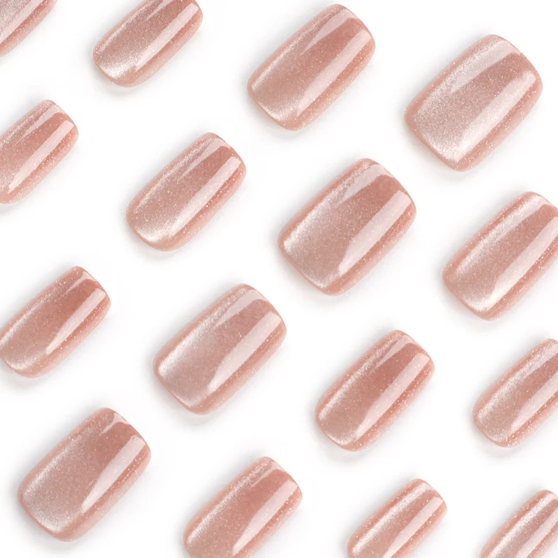 Luxuriöse Gel-Nägel mit elegantem Hochglanz-Finish Karnz