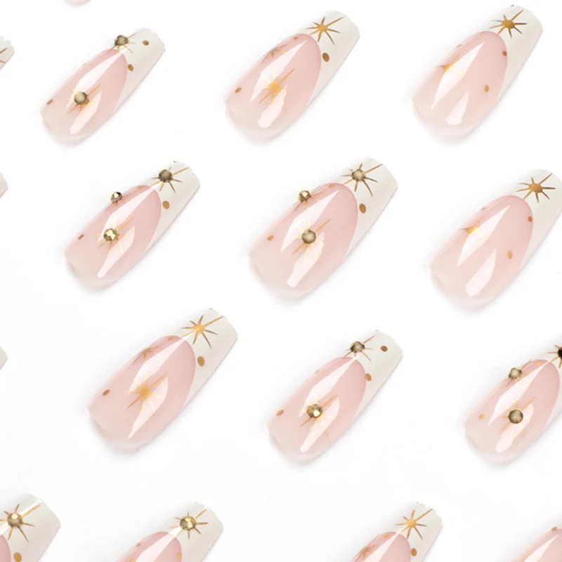 Elegante Gel-Nägel mit funkelnden Sternenverzierungen Karnz