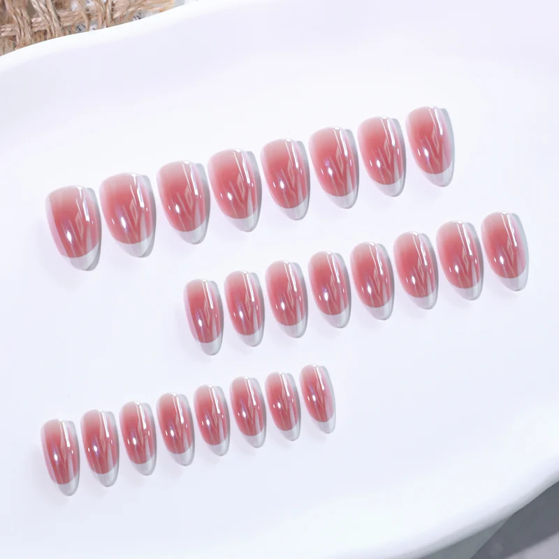 Elegante French-Tip Nagelverlängerungen Karnz