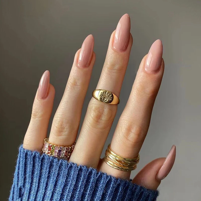 Elegante Acryl-Nägel mit Hochglanz-Finish Karnz