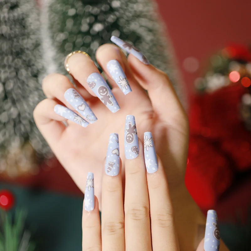 Elegante Acryl-Nägel mit goldenen Akzenten Karnz