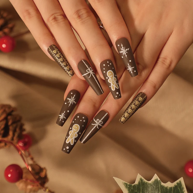 Elegante Acryl-Nägel mit goldenen Akzenten Karnz