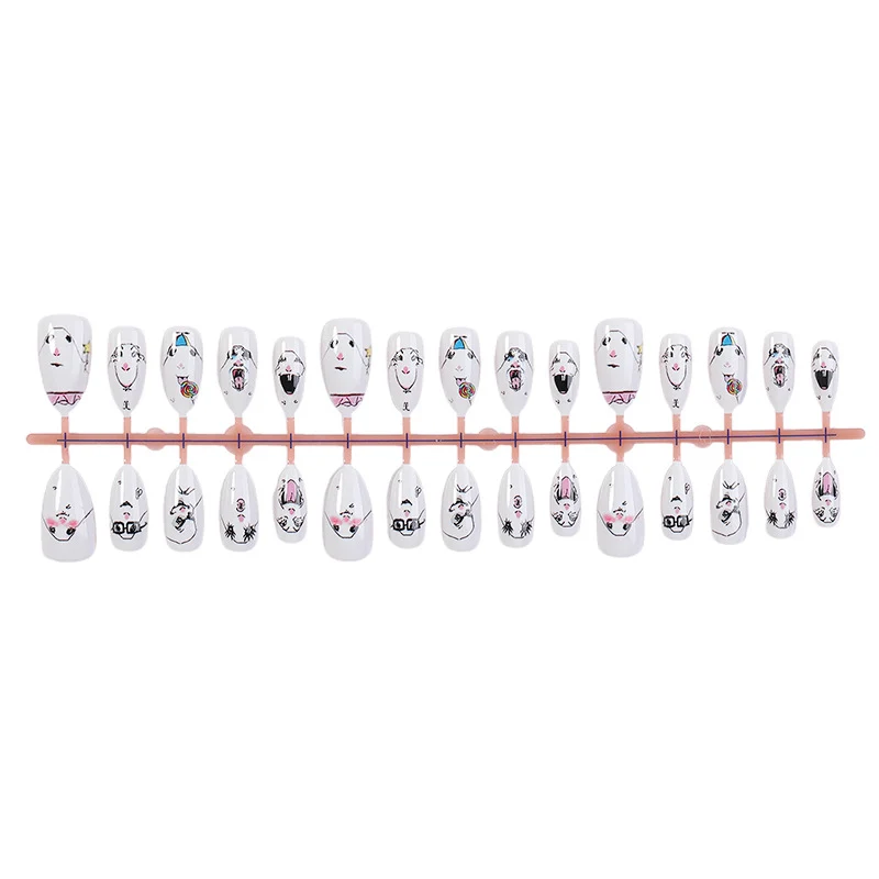Kreatives Kunstnagelset mit verspielten Designs Karnz