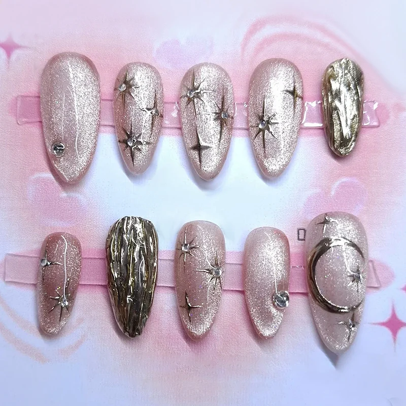 Kreatives Kunstnagelset mit stilvollen Sternen- und Mondmotiven Karnz