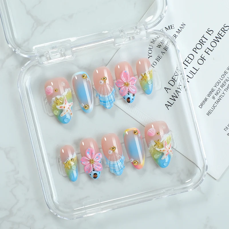 Kreatives Kunstnagelset mit maritimem Design Karnz