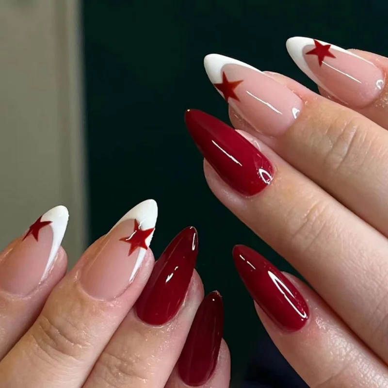 Kreatives Kunstnagelset mit Leopardenmuster und Glitzerakzenten Karnz