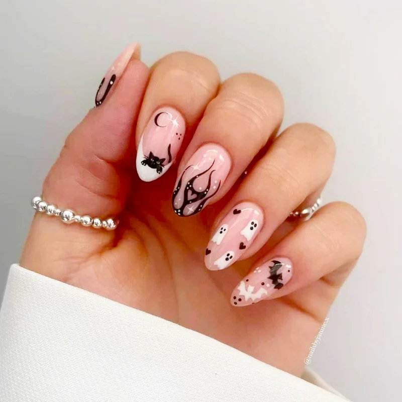 Kreatives Halloween Kunstnagelset mit Gruselmotiven Karnz