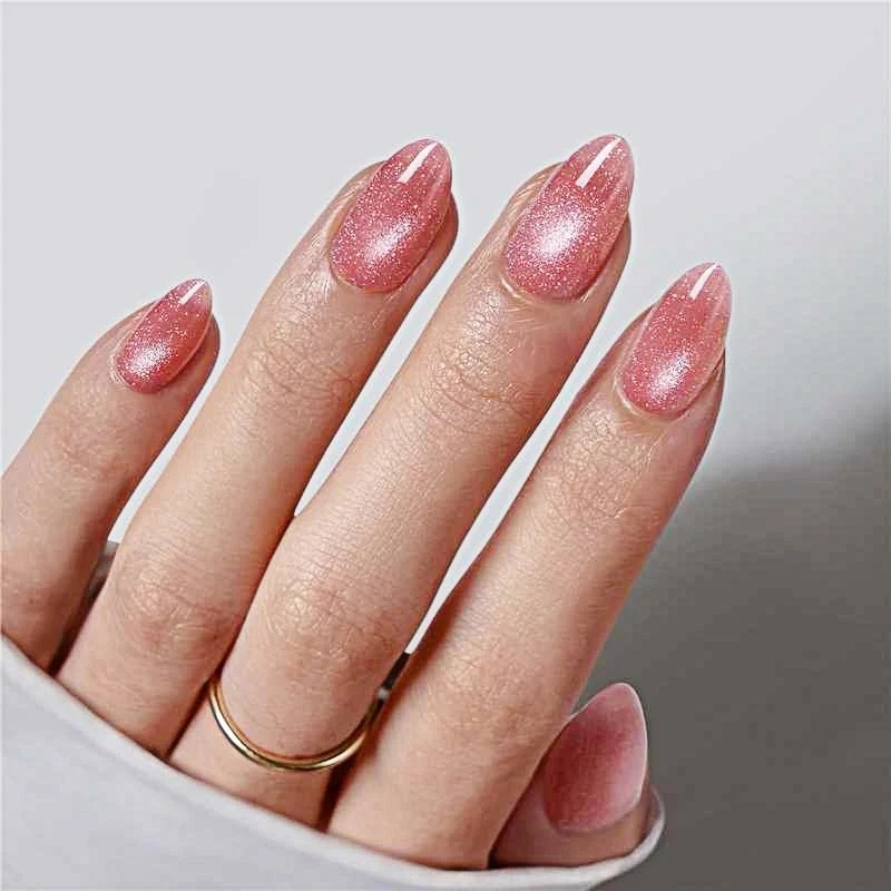Hochwertiges Kunstnagel-Set mit schimmerndem Finish Karnz