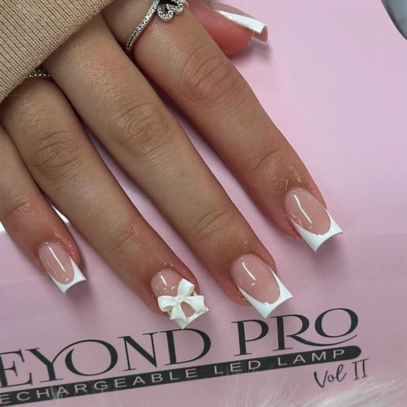 Glänzende und kreative Nagelkunst Karnz