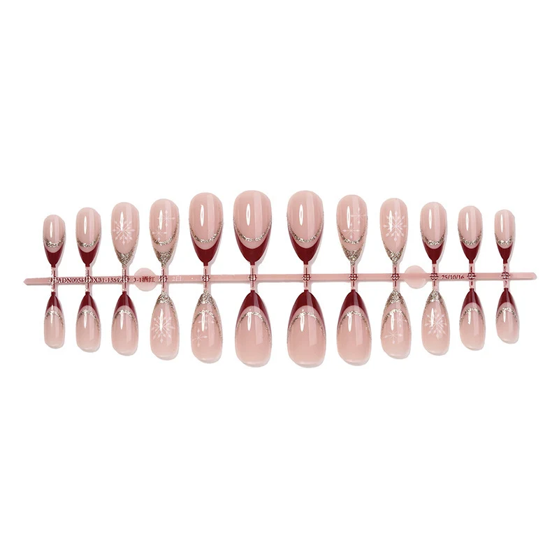 Glamouröses Kunstnagelset mit Glitzer und detailliertem Design Karnz