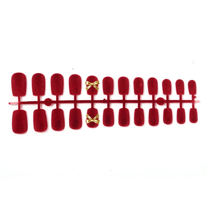 Glamouröses Kunstnagelset Karnz
