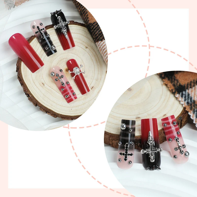 Kreatives Kunstnagelset mit Gothic-Design Karnz