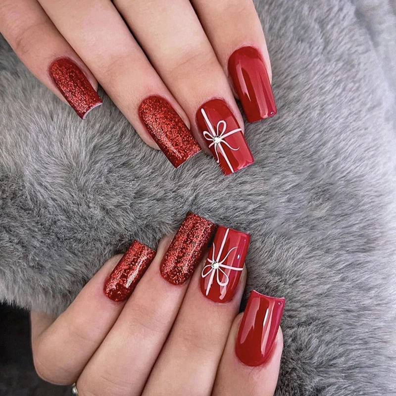 Kreatives Kunstnagelset mit Glitzer- und Schleifenmotiven Karnz