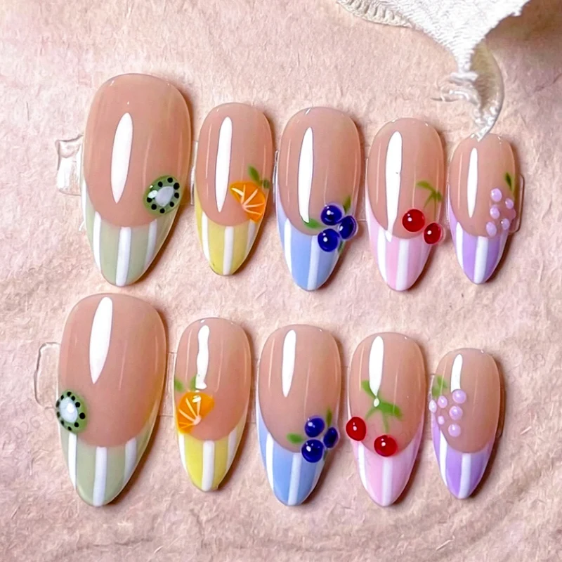 Kreatives Kunstnagelset mit fröhlichen Obstmotiven Karnz