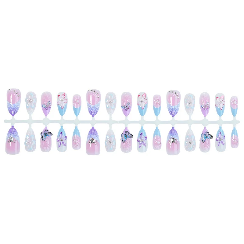 Kreatives Kunstnagelset mit floralen und Schmetterlingsmotiven Karnz