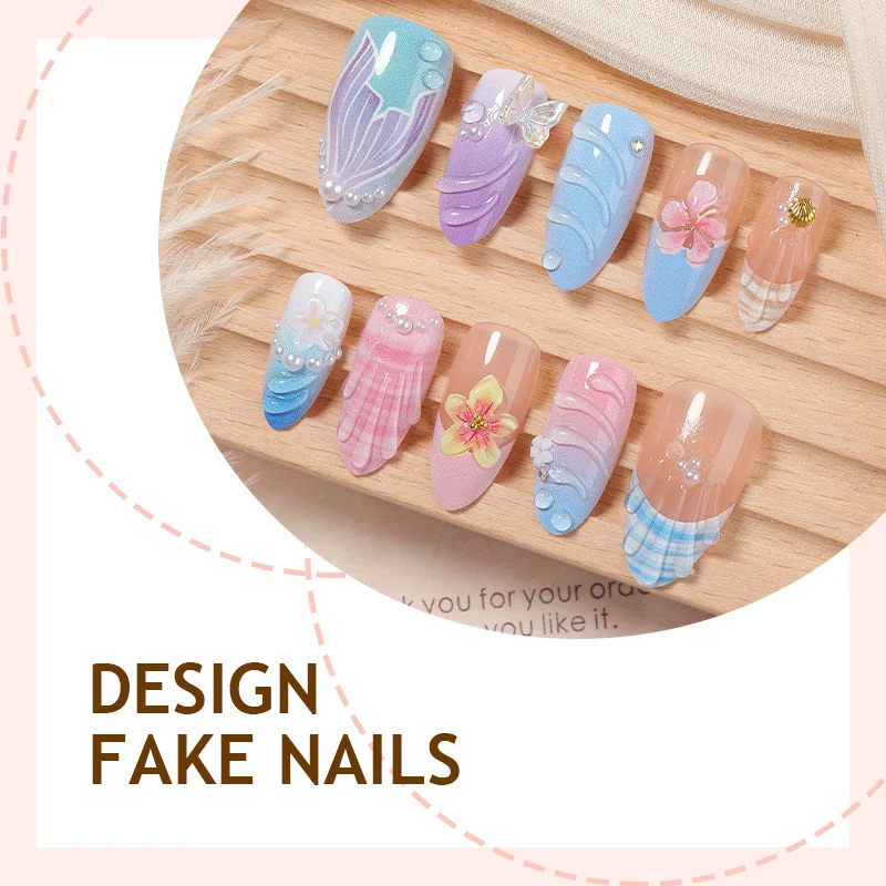 Kreatives Kunstnagelset mit floralen und farbenfrohen Akzenten Karnz
