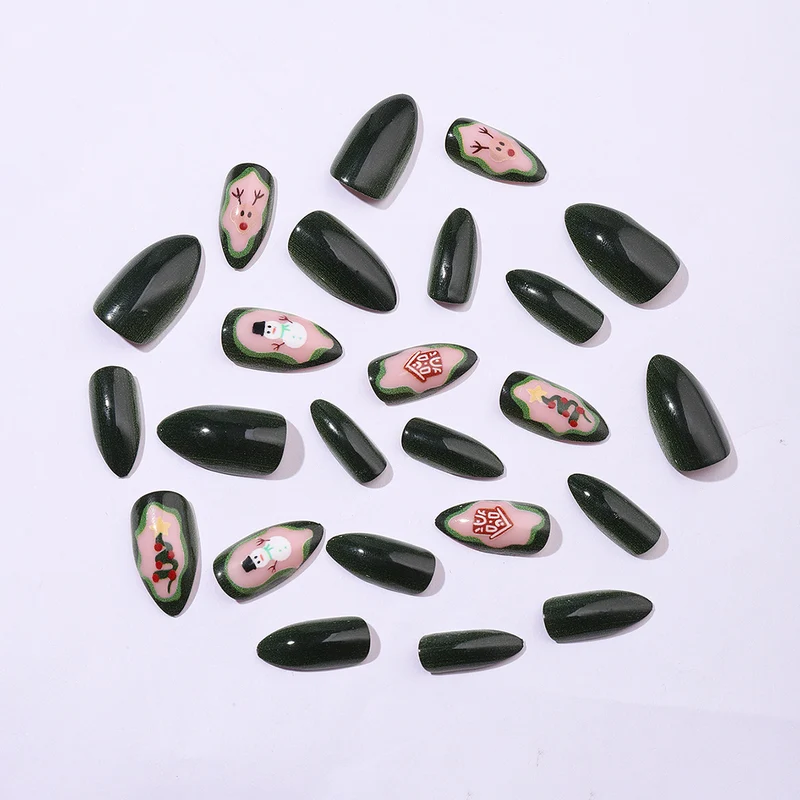 Kreatives Kunstnagelset mit festlichen Weihnachtsmotiven und Glanz Karnz
