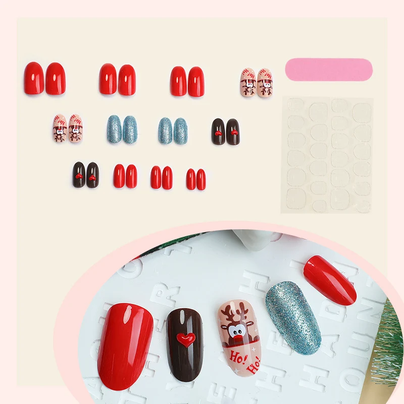 Kreatives Kunstnagelset mit festlichen Weihnachts-Designs und Glitzerakzenten Karnz