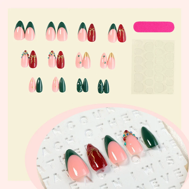 Kreatives Kunstnagelset mit festlichen Designs Karnz
