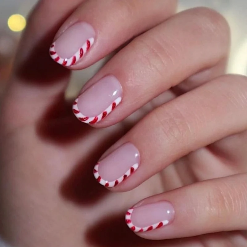 Kreatives Kunstnagelset mit festlichem Zuckerstangen-Design Karnz