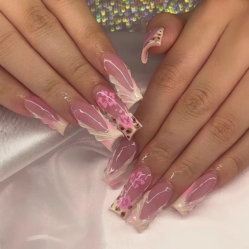 Stylische Nagelkunst Karnz
