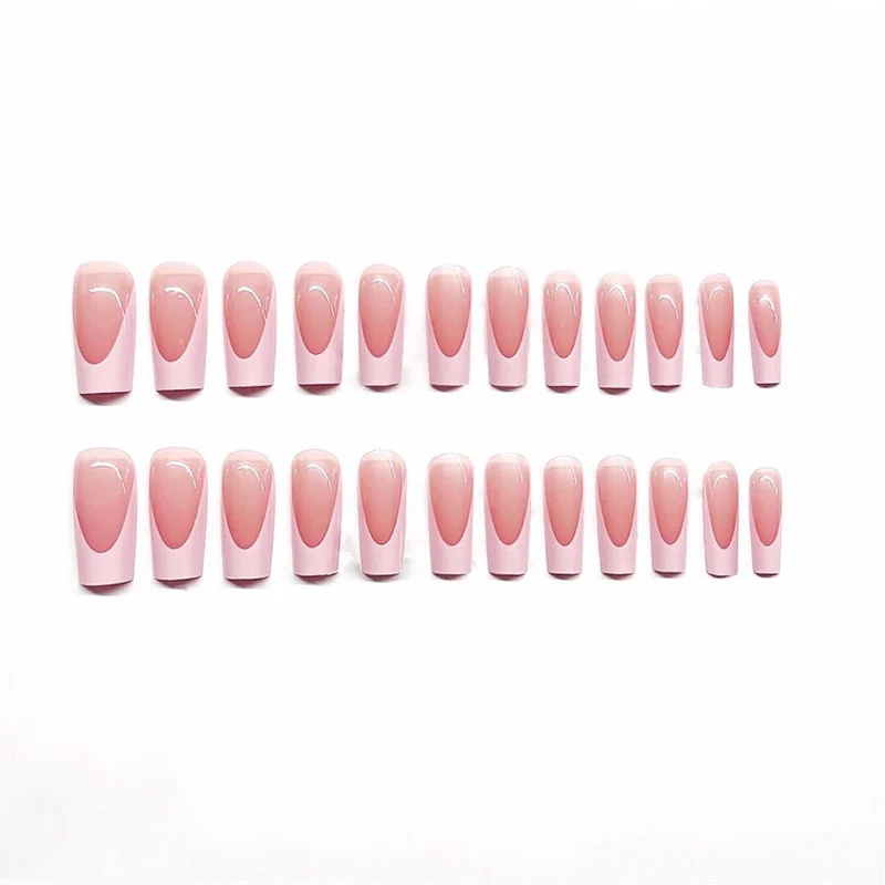 Stylisches Frenched Nagel- und Zehensatz Karnz