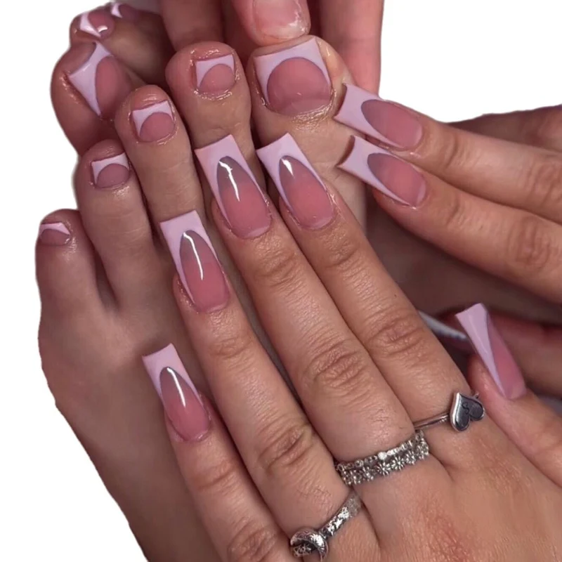 Stylisches Frenched Nagel- und Zehensatz Karnz