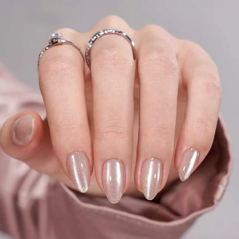 Elegantes Kunstnagel-Set mit schimmerndem Finish Karnz