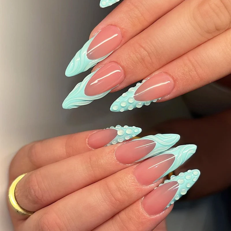 Elegantes Kunstnagel-Set mit Glitzerakzenten Karnz