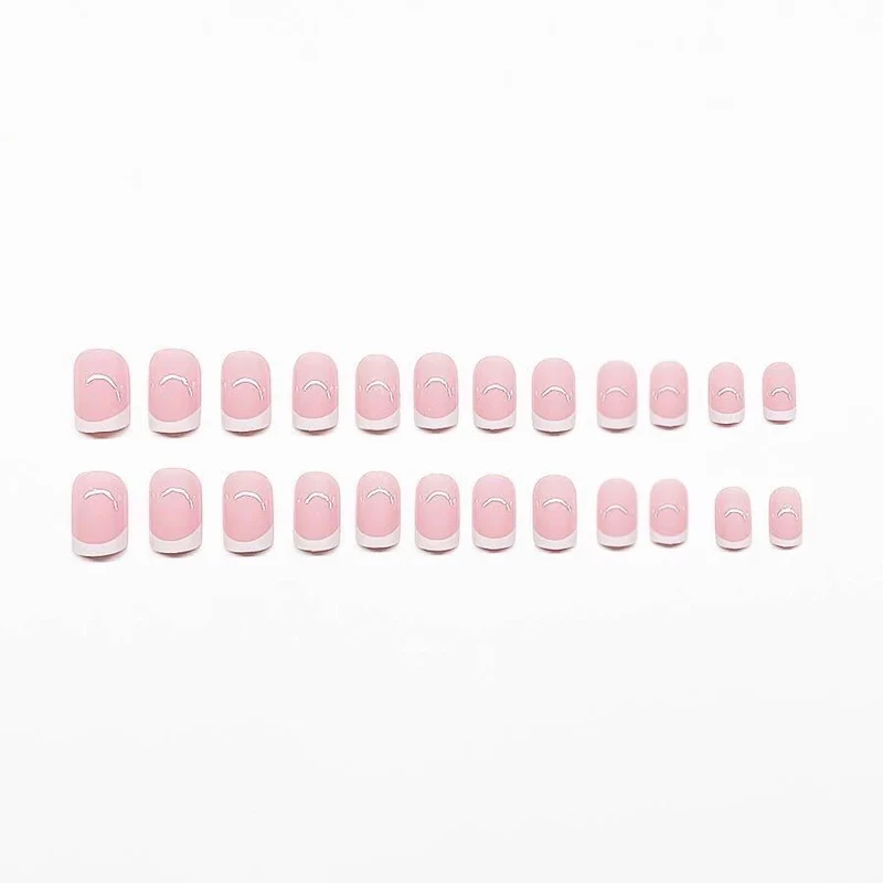 Elegantes French Tip Nagelset Karnz