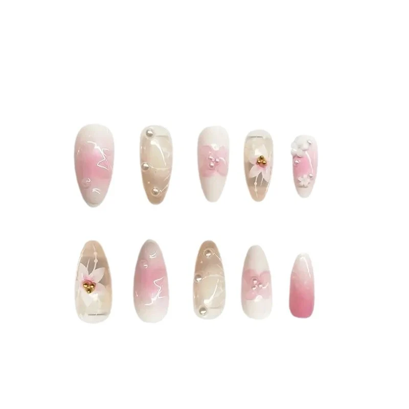 Elegante Blumennagelverzierungen Karnz