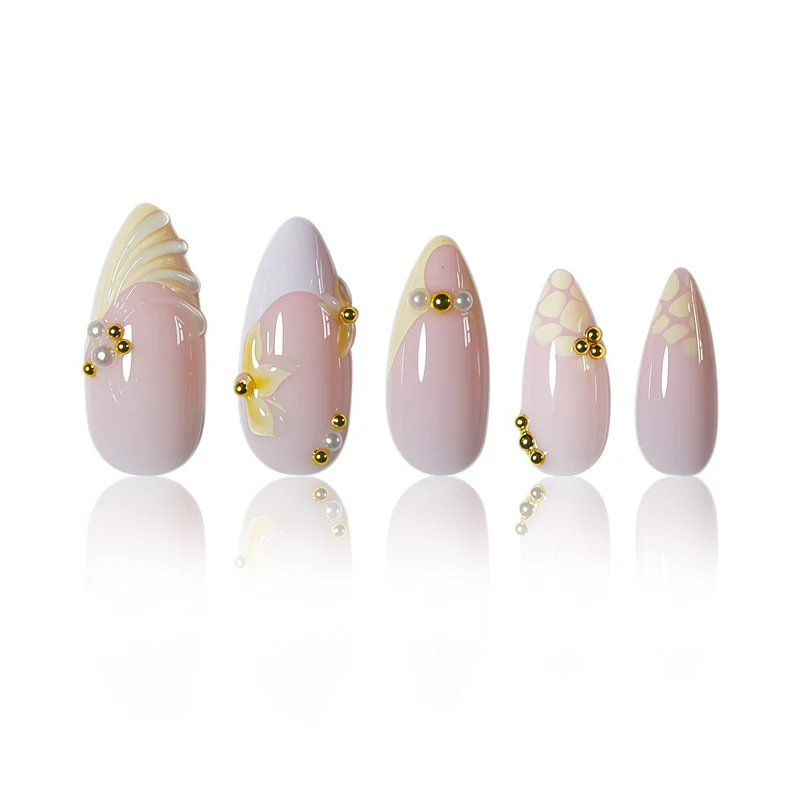 Elegantes Florales Nagelkunstdesign Karnz