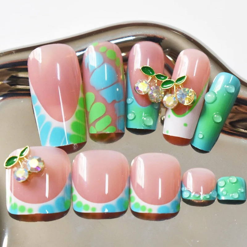 Dekorative Nagelkunst Karnz