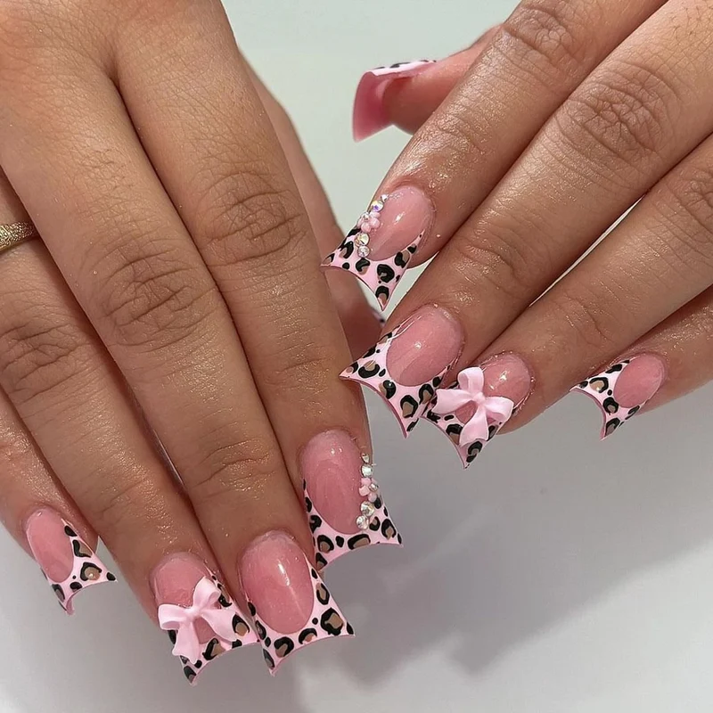 Dekorative Gel-Nagelveränderungen Karnz