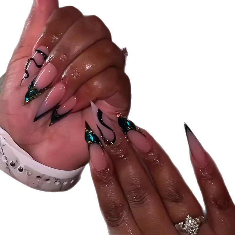 Dekorative Acryl-Nagelerweiterungen Karnz