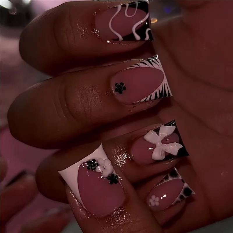 Kreative florale Nagelkunstverlängerungen Karnz