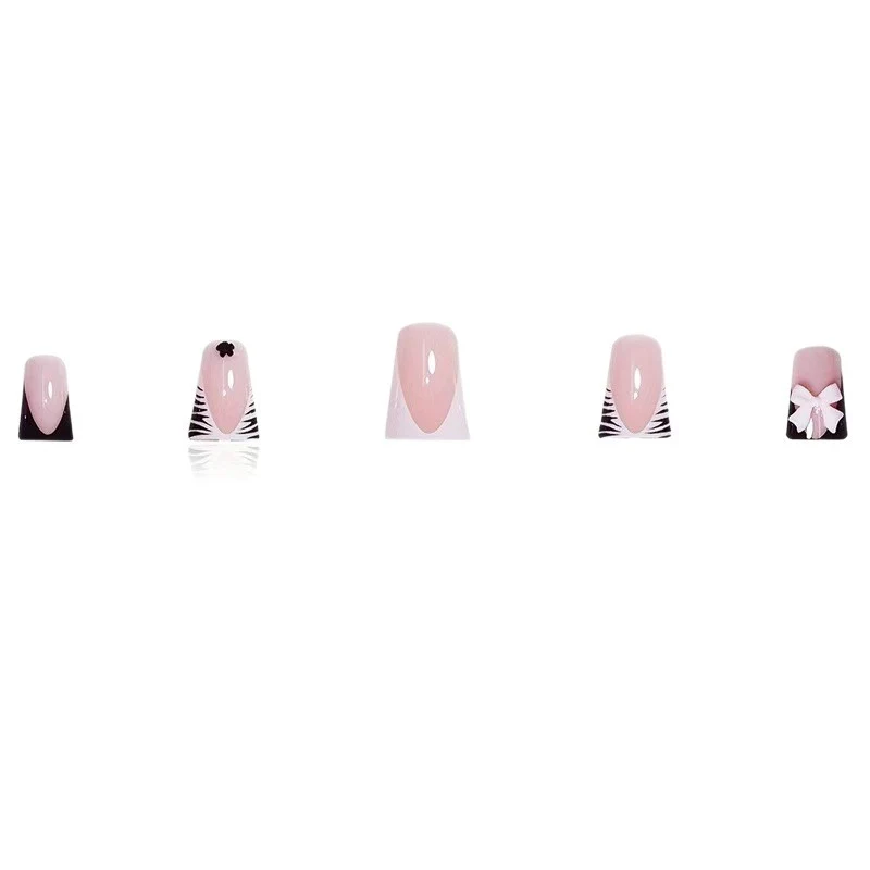 Kreative florale Nagelkunstverlängerungen Karnz