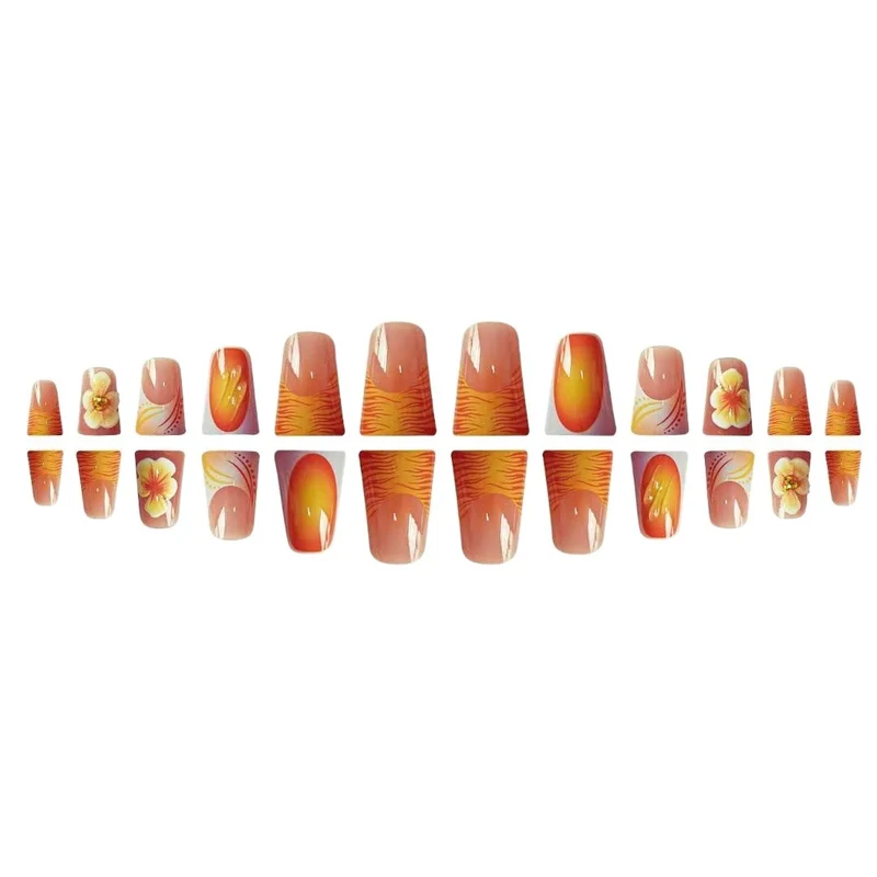 Künstlerisches Florales Press-On Nageldesign Karnz
