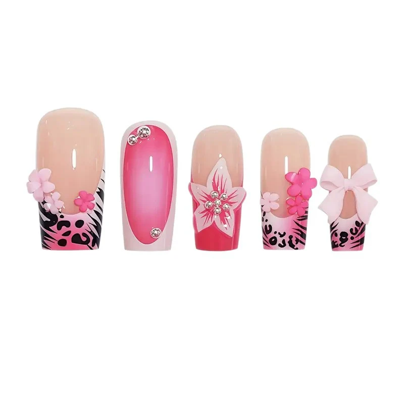 Künstlerische 3D-Blumen-Nagelverzierungen Karnz