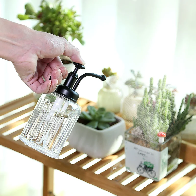 Vintage-inspirierter Glas-Wassersprayer