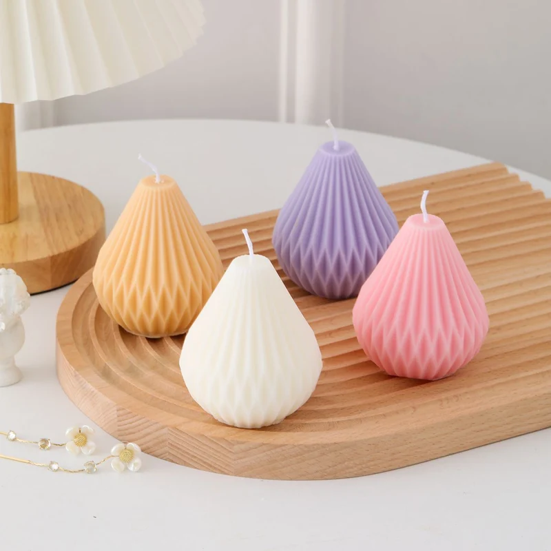 Skulpturale facettierte birnenförmige dekorative Säulenkerze