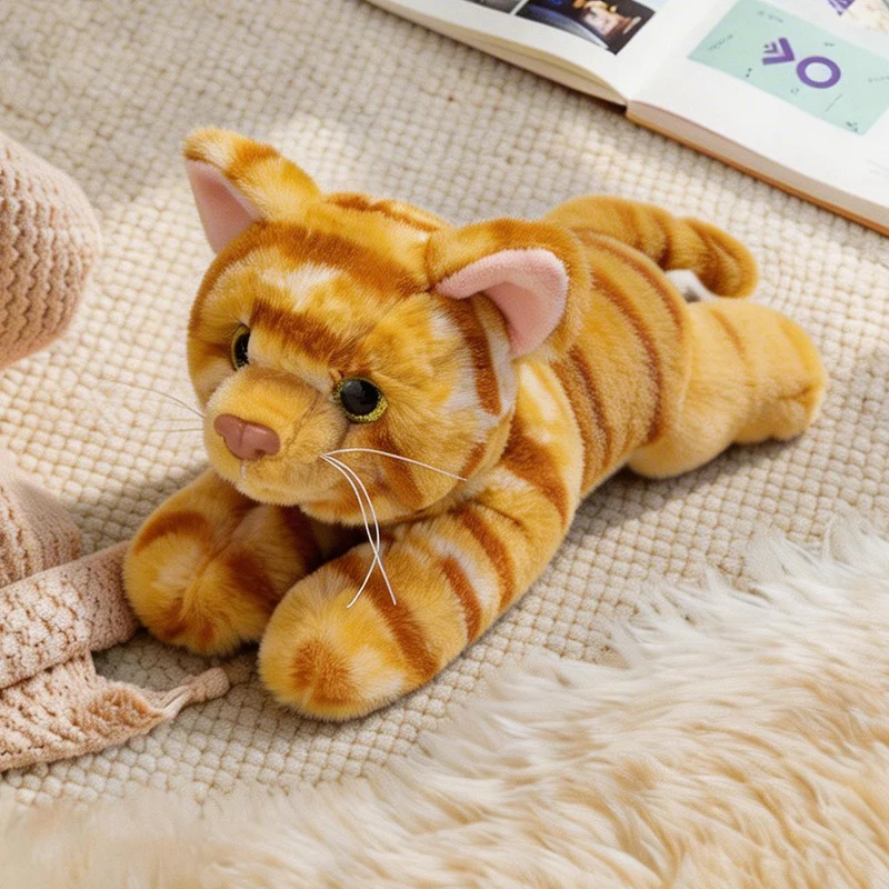 Lebensechter dehnbarer Katzenplüsch Boden Kuschelkissen Karnz