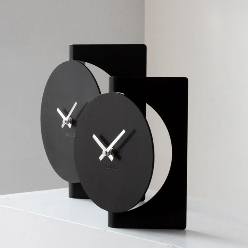 Moderner minimalistischer Wanduhren