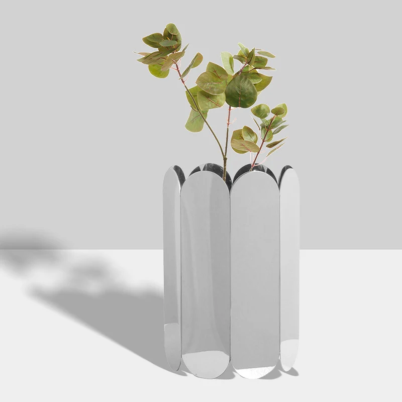 Moderne geometrische dekorative Säule