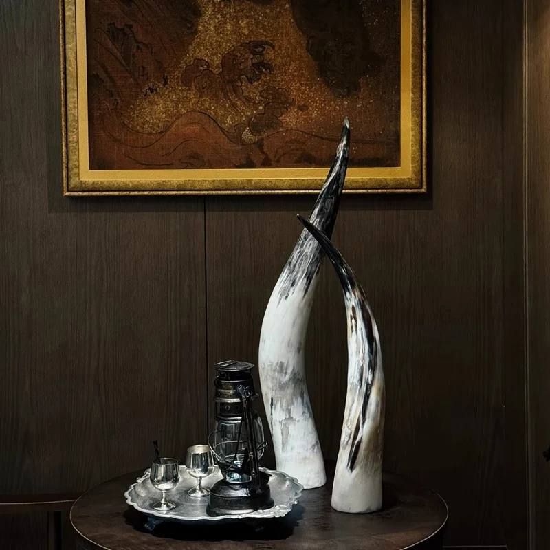 Dekorative Horn Statuen