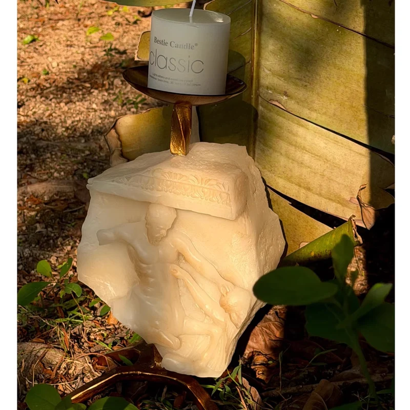 Skulpturaler Kerzenhalter