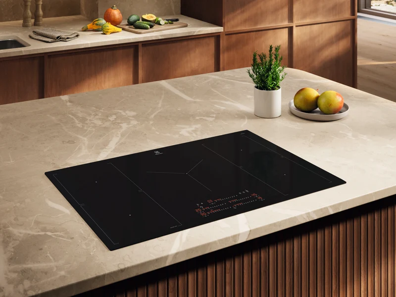 Electrolux 90cm 5 Zone Induction Cooktop with SenseFry, Black, 700 Series